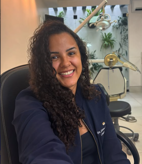 Profa. Dra. Giovana Oliveira Constantino